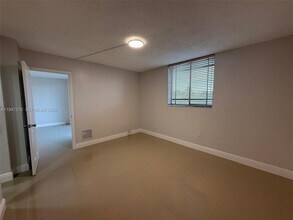 5033 NW 7th St in Miami, FL - Building Photo - Building Photo