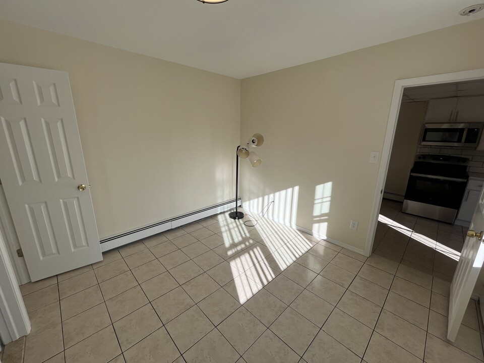 40 Bonnie Ln in Stony Brook, NY - Building Photo