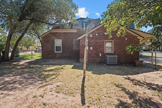 2012 25th St in Lubbock, TX - Building Photo - Building Photo