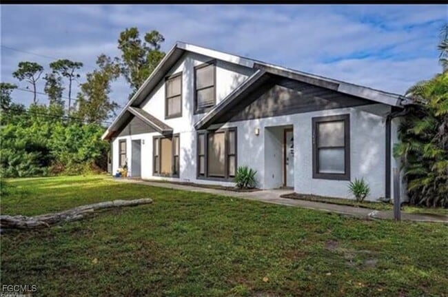 17430 Dumont Dr in Ft. Myers, FL - Building Photo - Building Photo