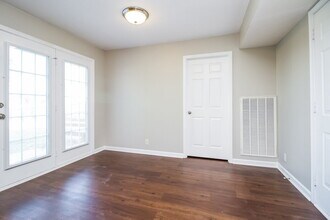 360 Davids Way in La Vergne, TN - Foto de edificio - Building Photo