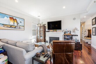 55 Middle St, Unit 3 in Boston, MA - Foto de edificio - Building Photo