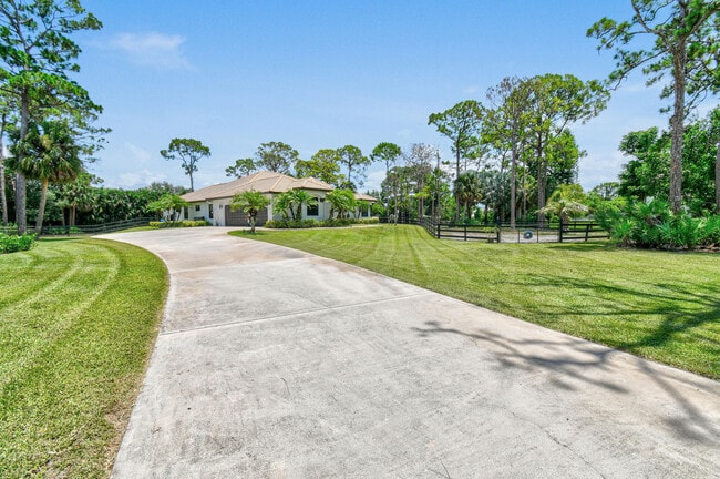 3251 SW Holly Ln in Palm City, FL - Building Photo - Building Photo