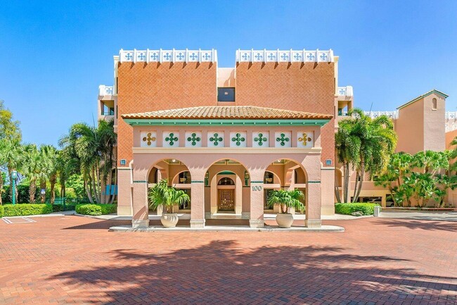 100 SE 5th Ave in Boca Raton, FL - Building Photo - Building Photo
