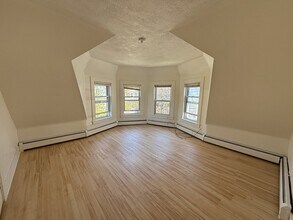 78 Raymond Ave in Somerville, MA - Building Photo - Building Photo