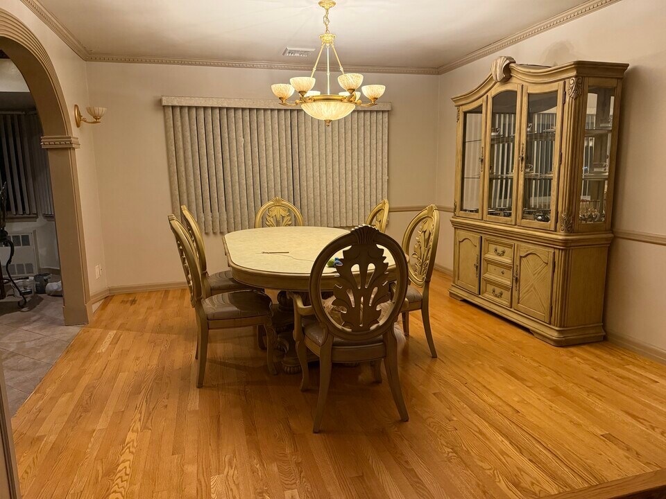 51 Davison Ave in East Rockaway, NY - Building Photo