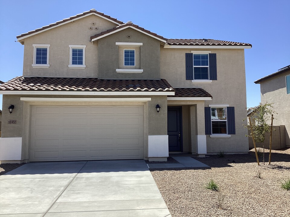 18487 W Honeysuckle Dr in Surprise, AZ - Building Photo
