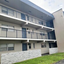 7911 N Colony Cir in Tamarac, FL - Building Photo - Building Photo