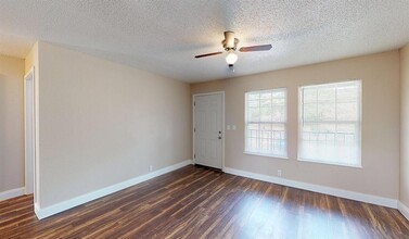 137 Michael Dr, Unit 13 in Buffalo, TX - Building Photo - Building Photo