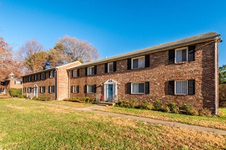 Deering Manor in Richmond, VA - Building Photo - Building Photo