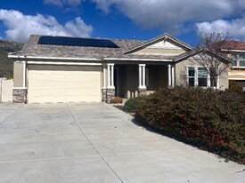 376 Valencia Ct in San Jacinto, CA - Building Photo