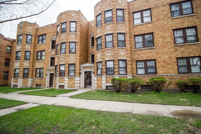 8000-8010 S Paxton Ave in Chicago, IL - Building Photo - Building Photo