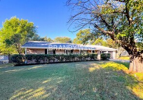 1306 Duane St in Benbrook, TX - Building Photo