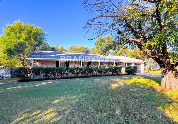 1306 Duane St in Benbrook, TX - Building Photo