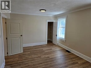 60 Lynnwood Ave in Simcoe, ON - Building Photo - Building Photo