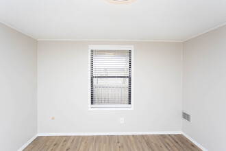 Newberry Apartments in Grove City, PA - Building Photo - Interior Photo