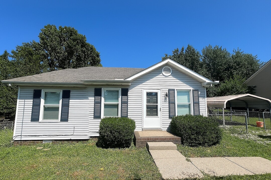 567 Jacquie Dr in Clarksville, TN - Building Photo