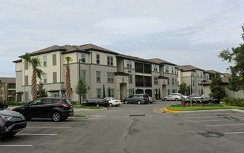 Lantower Grande Pines in Orlando, FL - Building Photo - Building Photo