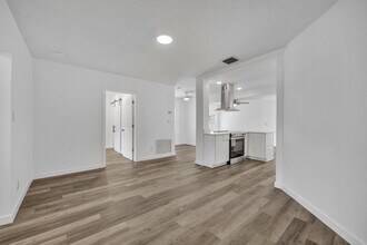 713 Langston Ct in Orlando, FL - Foto de edificio - Building Photo