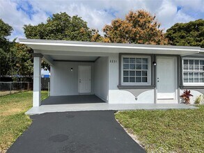 2231 NW 9th Pl in Fort Lauderdale, FL - Foto de edificio - Building Photo