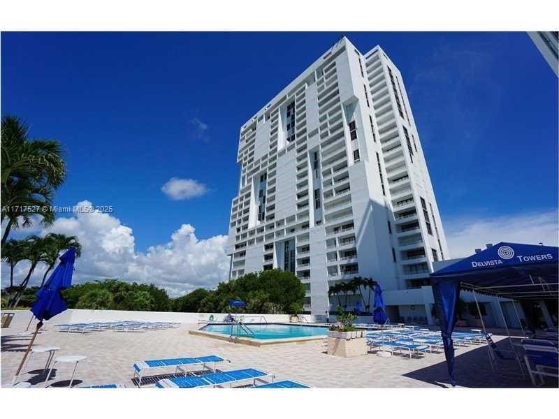 20355 NE 34th Ct, Unit 321 in Aventura, FL - Building Photo