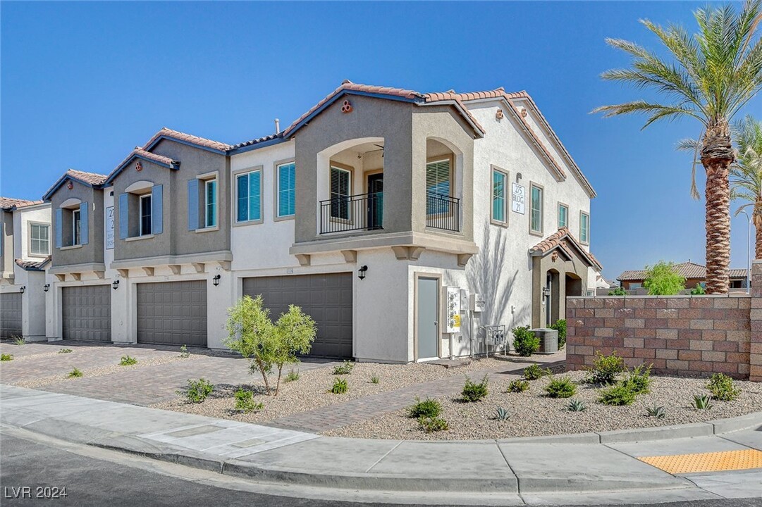 275 Callen Falls Ave in Henderson, NV - Building Photo