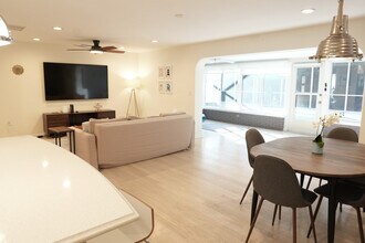 2412 Clematis St in Sarasota, FL - Building Photo - Building Photo