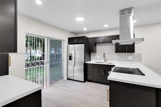 1253 NW 44th St in Miami, FL - Building Photo - Building Photo