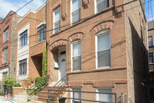 1450 W Blackhawk St, Unit 2C in Chicago, IL - Foto de edificio - Building Photo