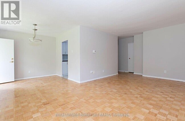 525 Eglinton Ave E in Toronto, ON - Building Photo - Building Photo