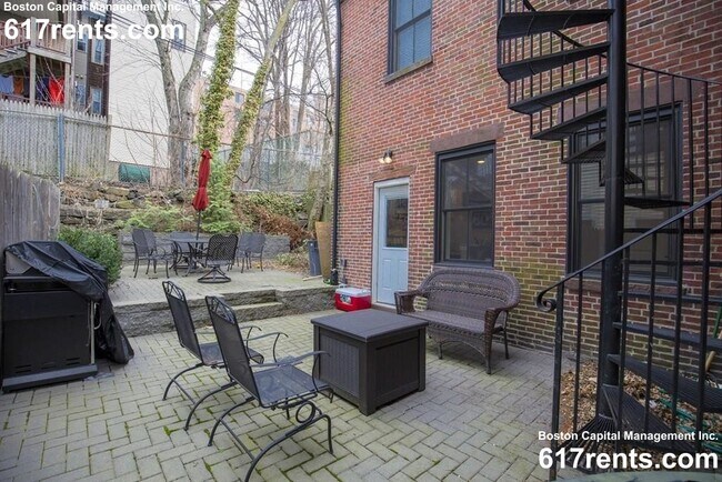 8 Gates St, Unit 1 in Boston, MA - Building Photo - Building Photo
