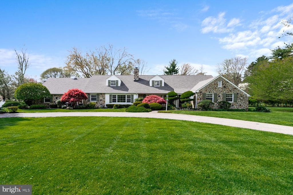 828 Merion Square Rd in Gladwyne, PA - Building Photo