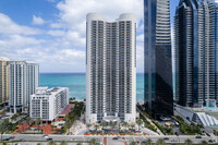 Ocean 4 in Sunny Isles Beach, FL - Foto de edificio - Building Photo