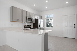 8565 Daybreak St in Sarasota, FL - Building Photo - Building Photo