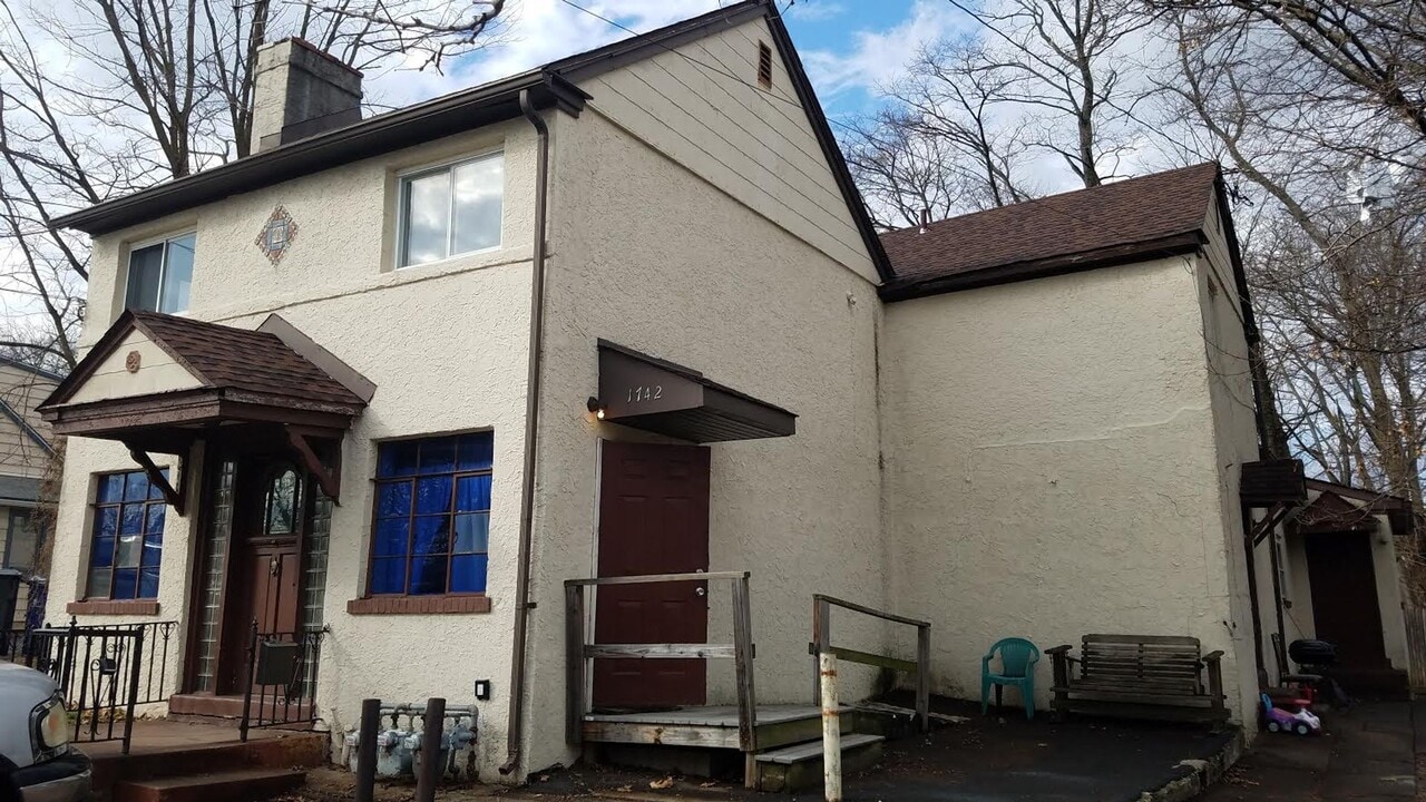 1742 Easton Rd in Willow Grove, PA - Building Photo