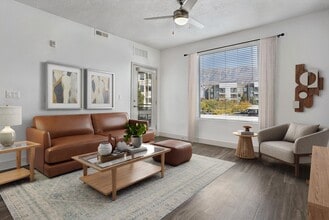 Canyon View Crossing in Orem, UT - Foto de edificio - Building Photo