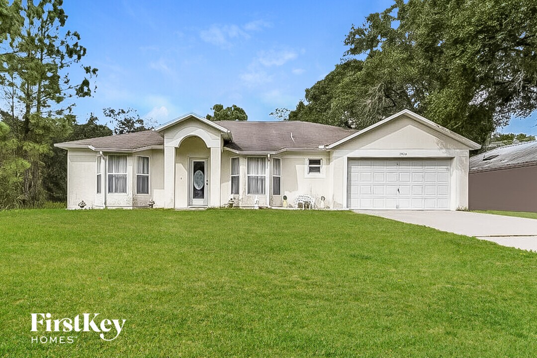2920 Tusket Ave in North Port, FL - Foto de edificio