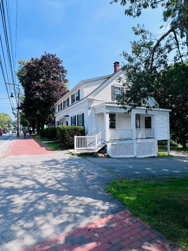 152 Main St in Freeport, ME - Foto de edificio - Building Photo