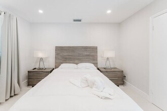 4017 Monroe St in Hollywood, FL - Foto de edificio - Building Photo