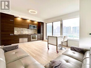 75-775 Canterbury Pl in Toronto, ON - Building Photo - Building Photo