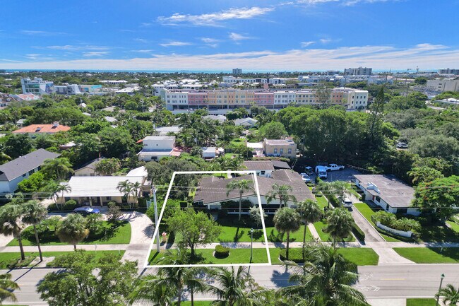 221 N Swinton Ave in Delray Beach, FL - Building Photo - Building Photo