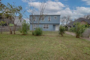 1211 1st Ave N in Texas City, TX - Building Photo