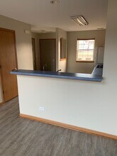 1615 W Chrysler Dr in Belvidere, IL - Building Photo - Building Photo