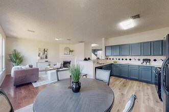 801 Gillon Dr in Arlington, TX - Building Photo - Building Photo