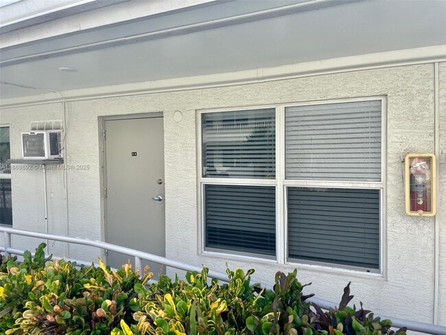 1079 SE 22nd Ave in Pompano Beach, FL - Building Photo - Building Photo