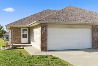 1127 N Northwood Ave in Republic, MO - Building Photo - Building Photo