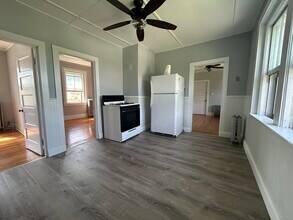 10 Cherry St in Stonington, CT - Building Photo - Building Photo