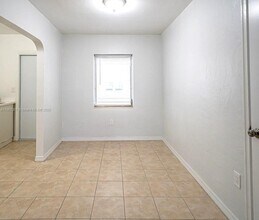 7711 Dickens Ave in Miami Beach, FL - Building Photo - Building Photo