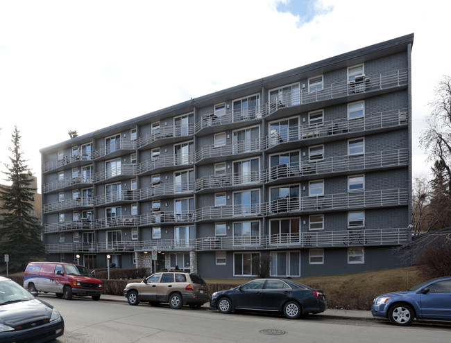 Churchill Towers in Calgary, AB - Building Photo - Building Photo