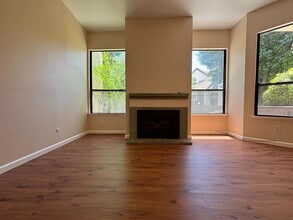 2890 E Huntington Blvd in Fresno, CA - Building Photo - Building Photo